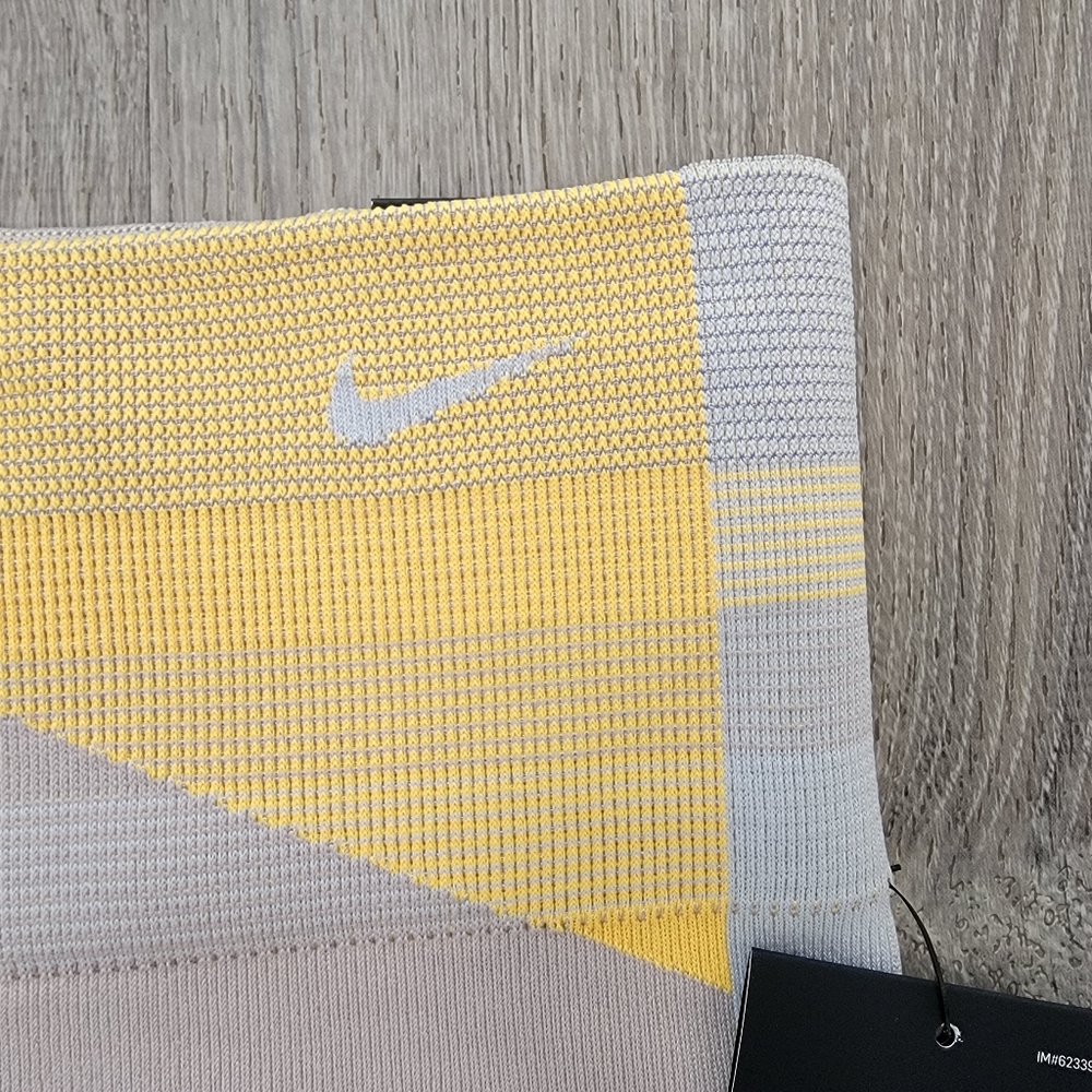 BRAND NEW Nike Sculpt Tight Fit 7/8 Leggings Women's Size XL - Picture 2 of 11